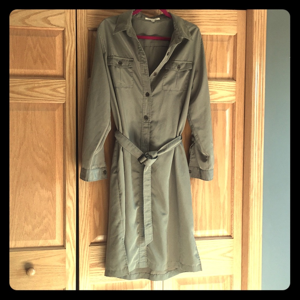 TravelSmith olive button down dress L